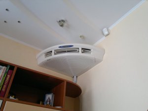 Instalacja narożnego klimatyzatora