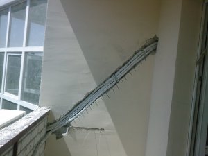 Instalacja klimatyzatora przez loggię