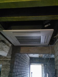 Montaż klimatyzatora LG na korytarzu